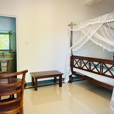 Bed and Breakfast Vogel Nest Midigama East Exterior foto