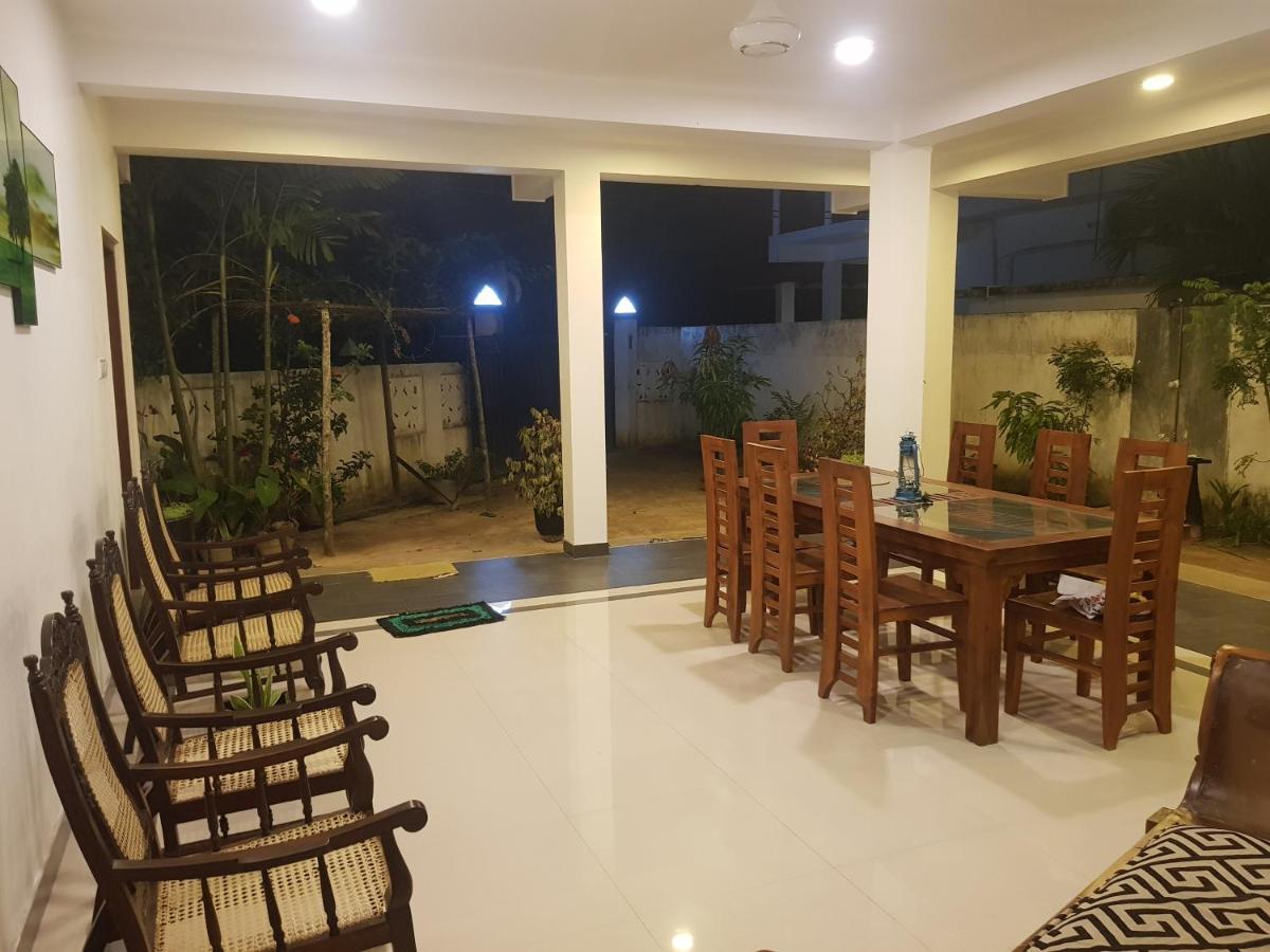 Bed and Breakfast Vogel Nest Midigama East Exterior foto