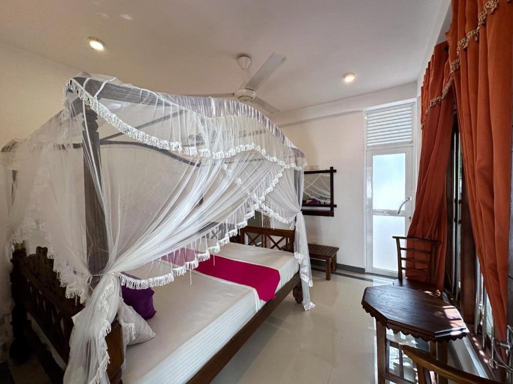 Bed and Breakfast Vogel Nest Midigama East Zimmer foto