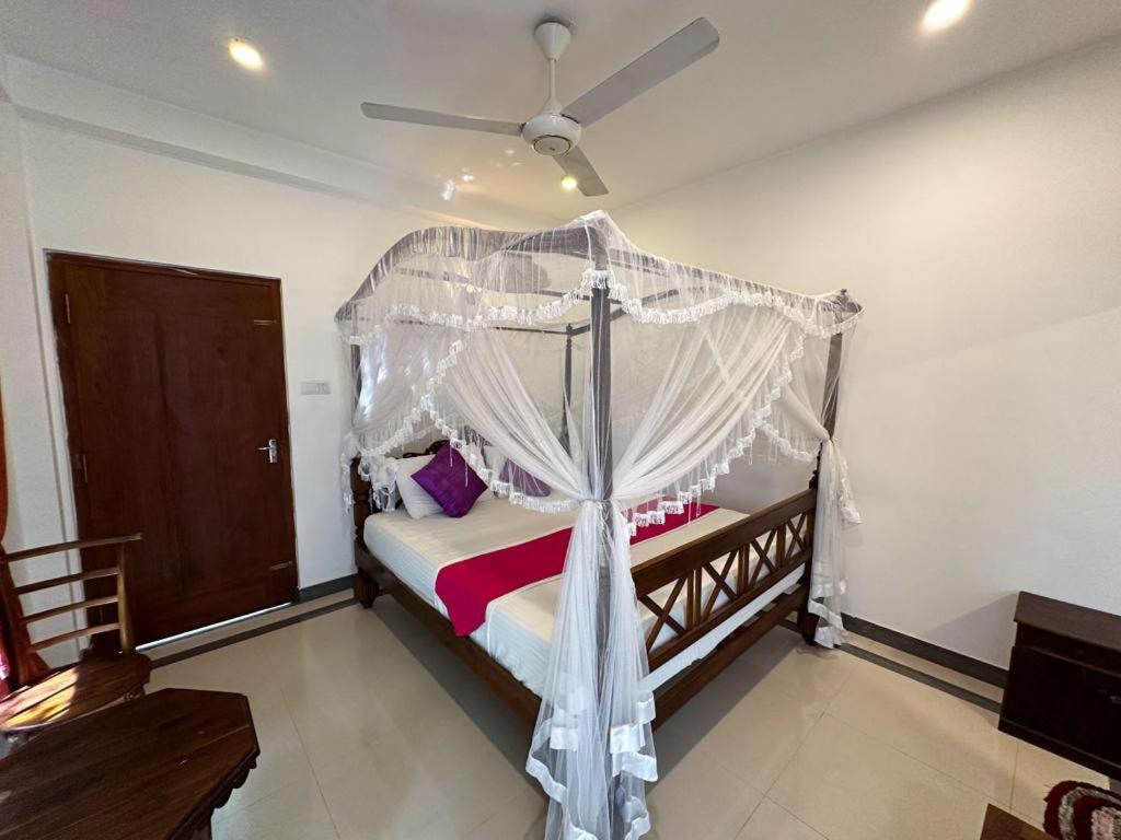 Bed and Breakfast Vogel Nest Midigama East Zimmer foto