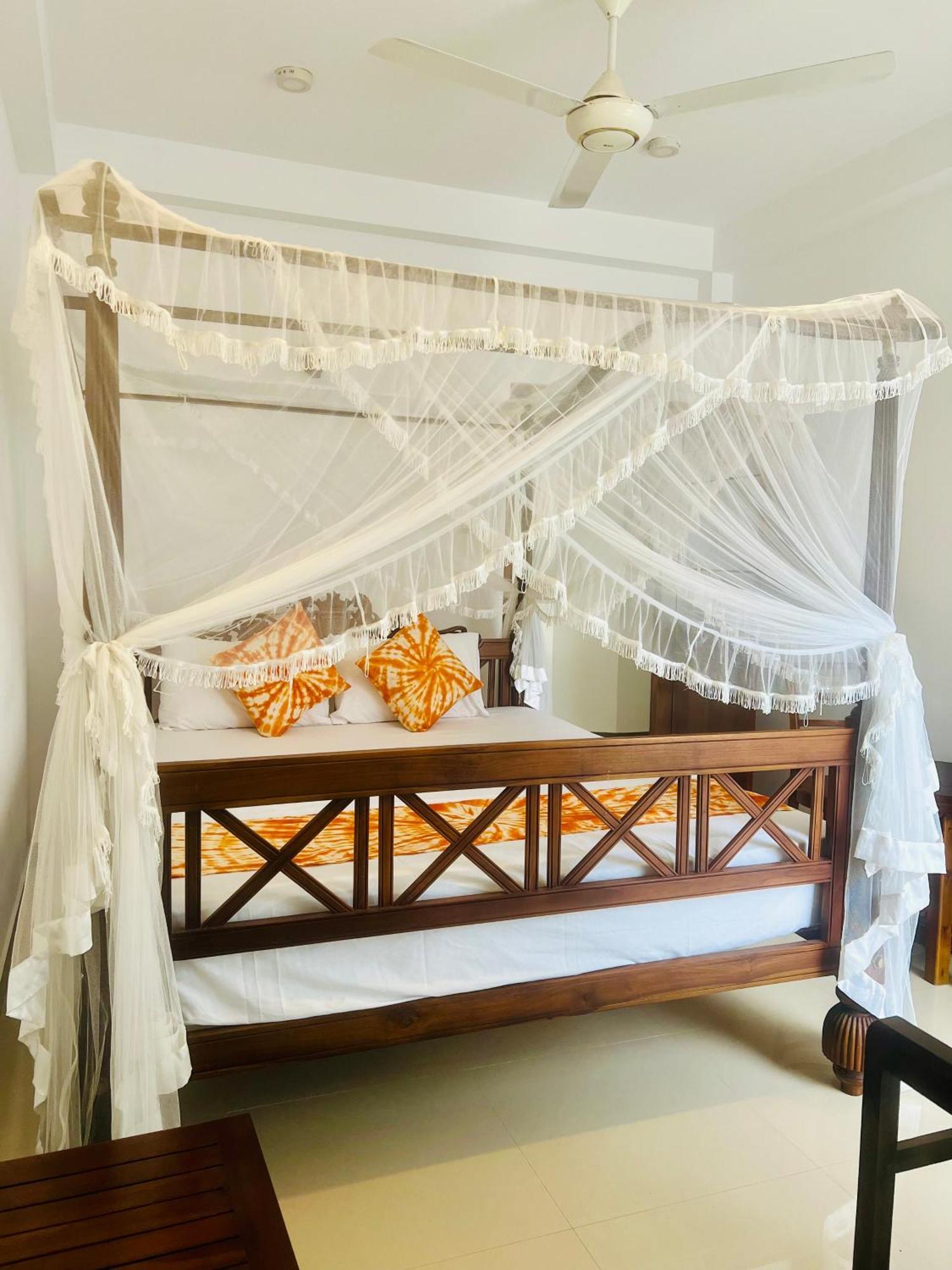 Bed and Breakfast Vogel Nest Midigama East Exterior foto