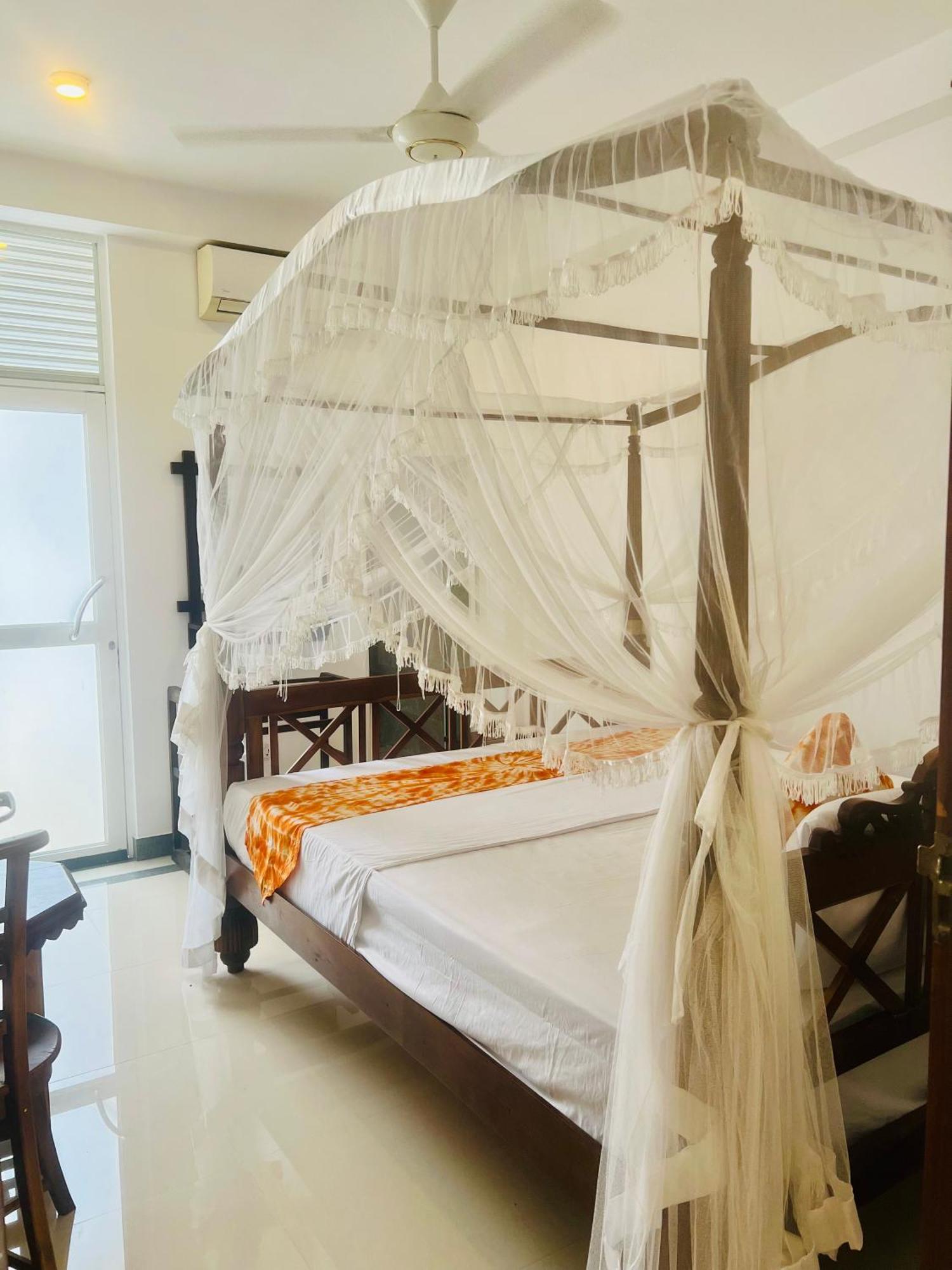 Bed and Breakfast Vogel Nest Midigama East Exterior foto