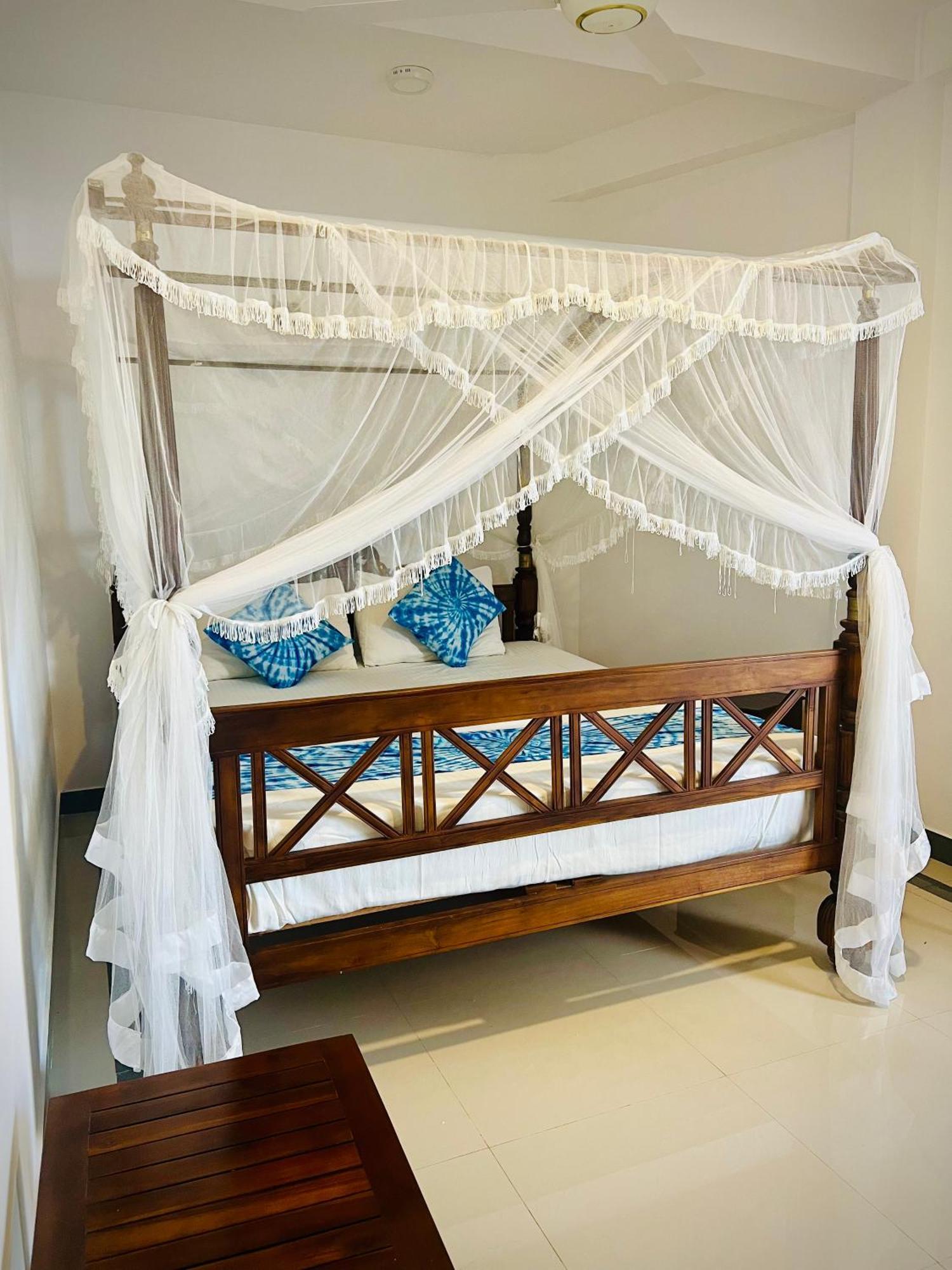 Bed and Breakfast Vogel Nest Midigama East Exterior foto