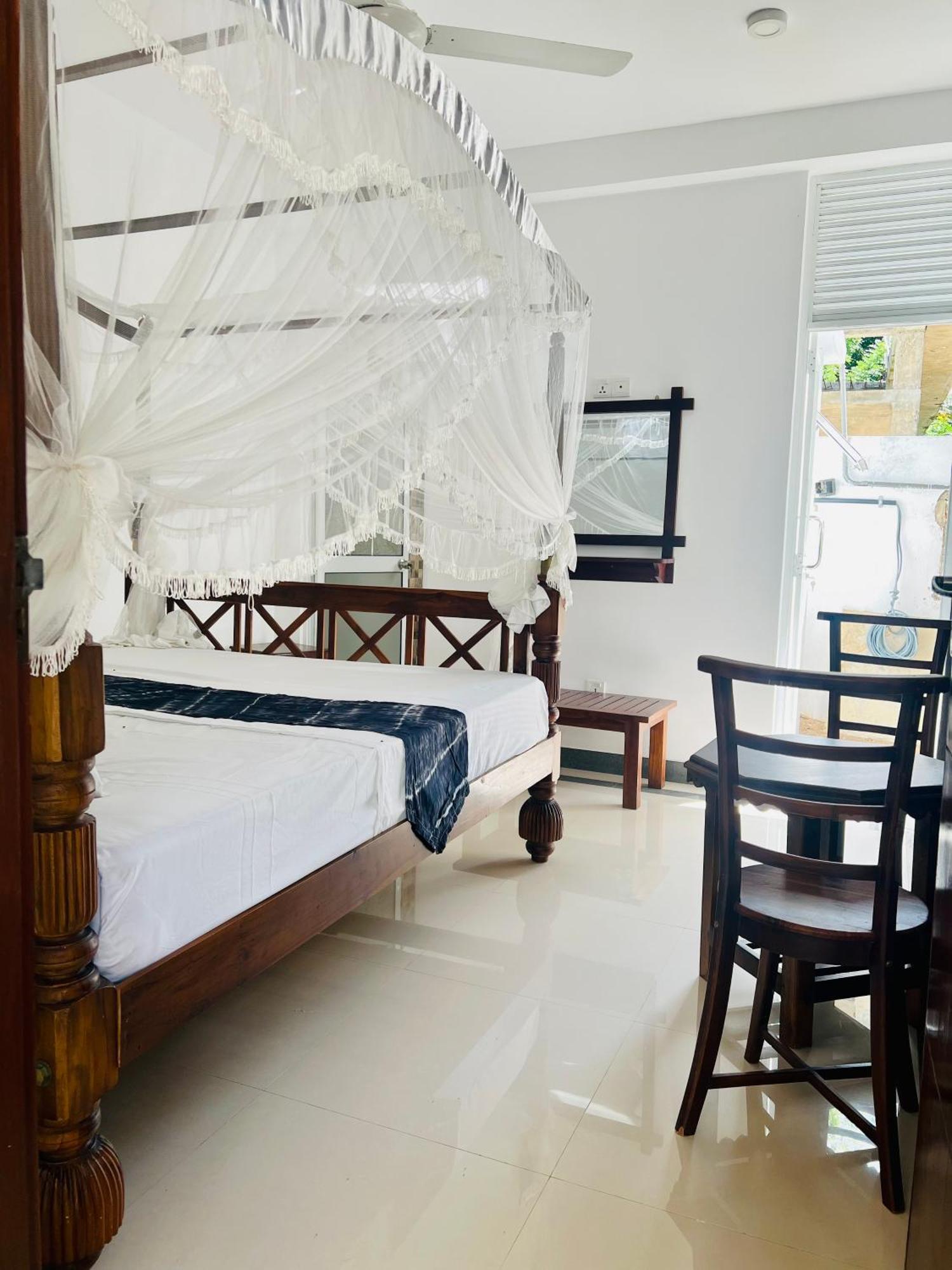 Bed and Breakfast Vogel Nest Midigama East Exterior foto